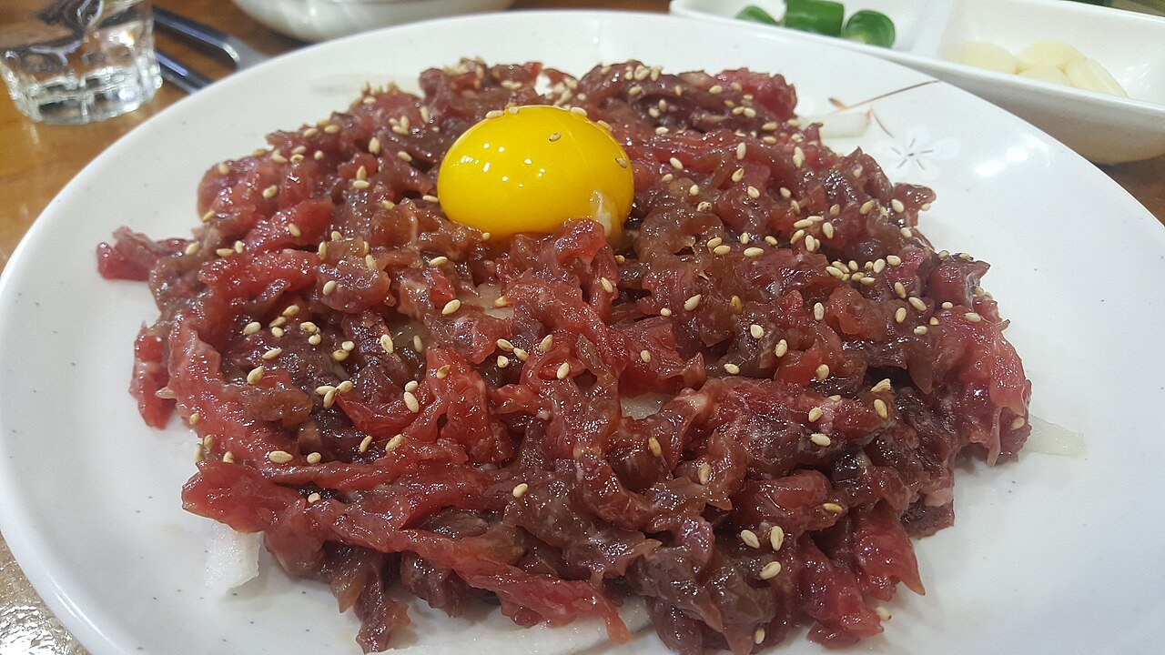 Buchon Yukhoe: Gwangjang Market’s Famous Beef Tartare Guide
