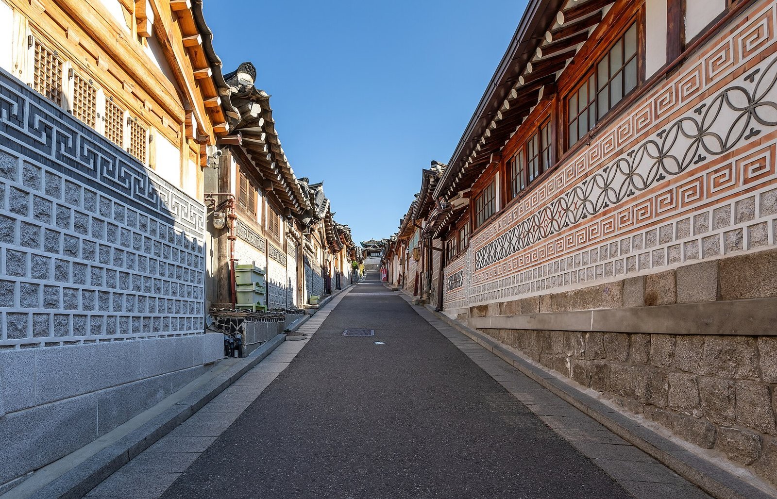 Bukchon Hanok Village 2026: Hours, Subway & Food Guide