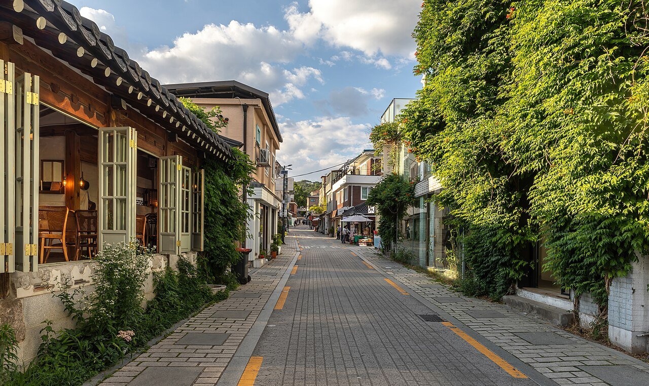 Cafe Onion Anguk: Seoul’s Famous Hanok Bakery Cafe Guide
