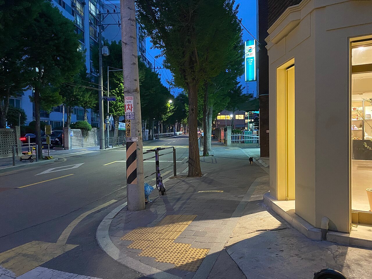 Seongsu’s Warehouse Gallery Cafe