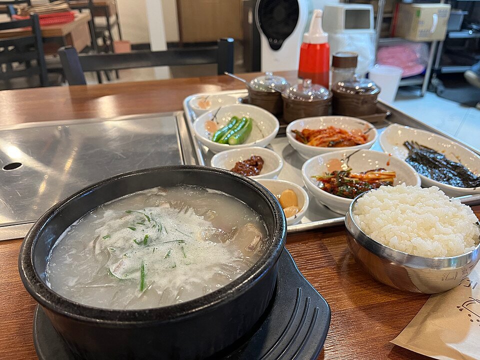 Sogogi gukbap beef head soup, Gonjiam specialty near Hwadam Forest