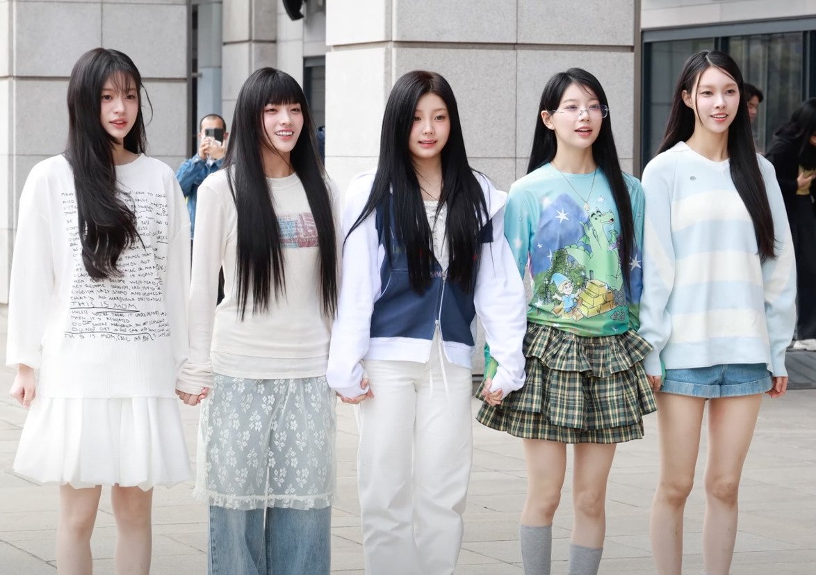 ILLIT arriving at a KBS radio show, March 2024