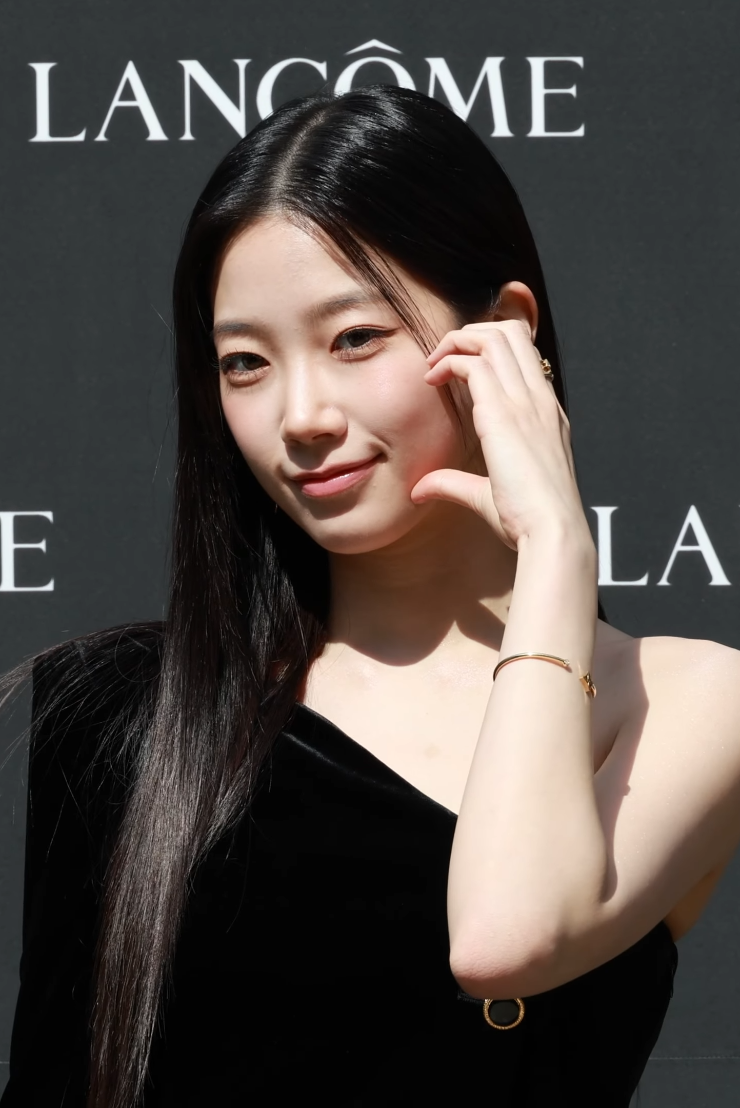 LE SSERAFIM member Kazuha at a photocall on April 5, 2024