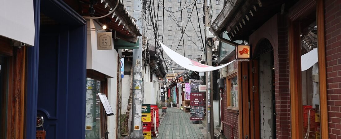 Trendy Seoul Cafes & Restaurants: 10 Spots Young Locals Love