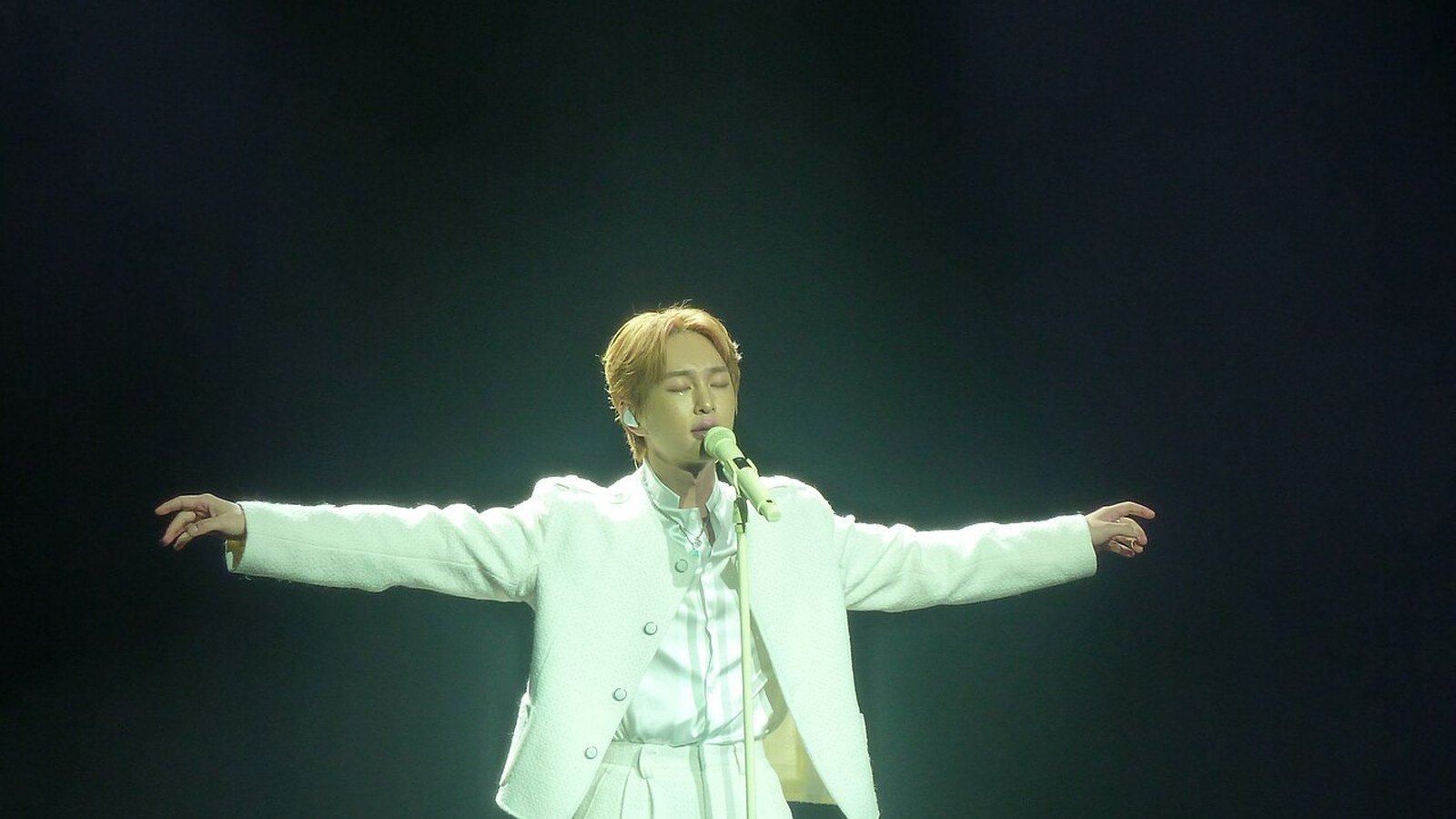 ONEW Delusion: Tic Tac Toe ft. ZICO & Seoul Concert