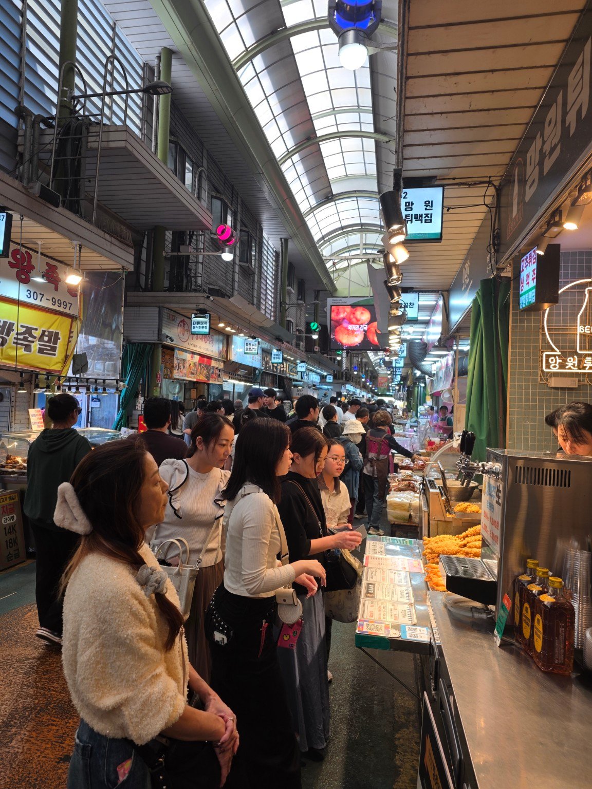Mangwon Market Food Guide: 11 Must-Try Eats & a Han River Night Walk